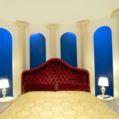 Design Suite Tirano Luaran gambar
