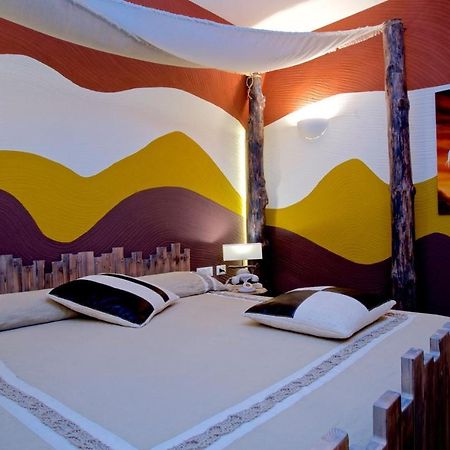 Design Suite Tirano Luaran gambar
