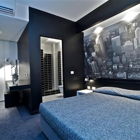 Design Suite Tirano Luaran gambar