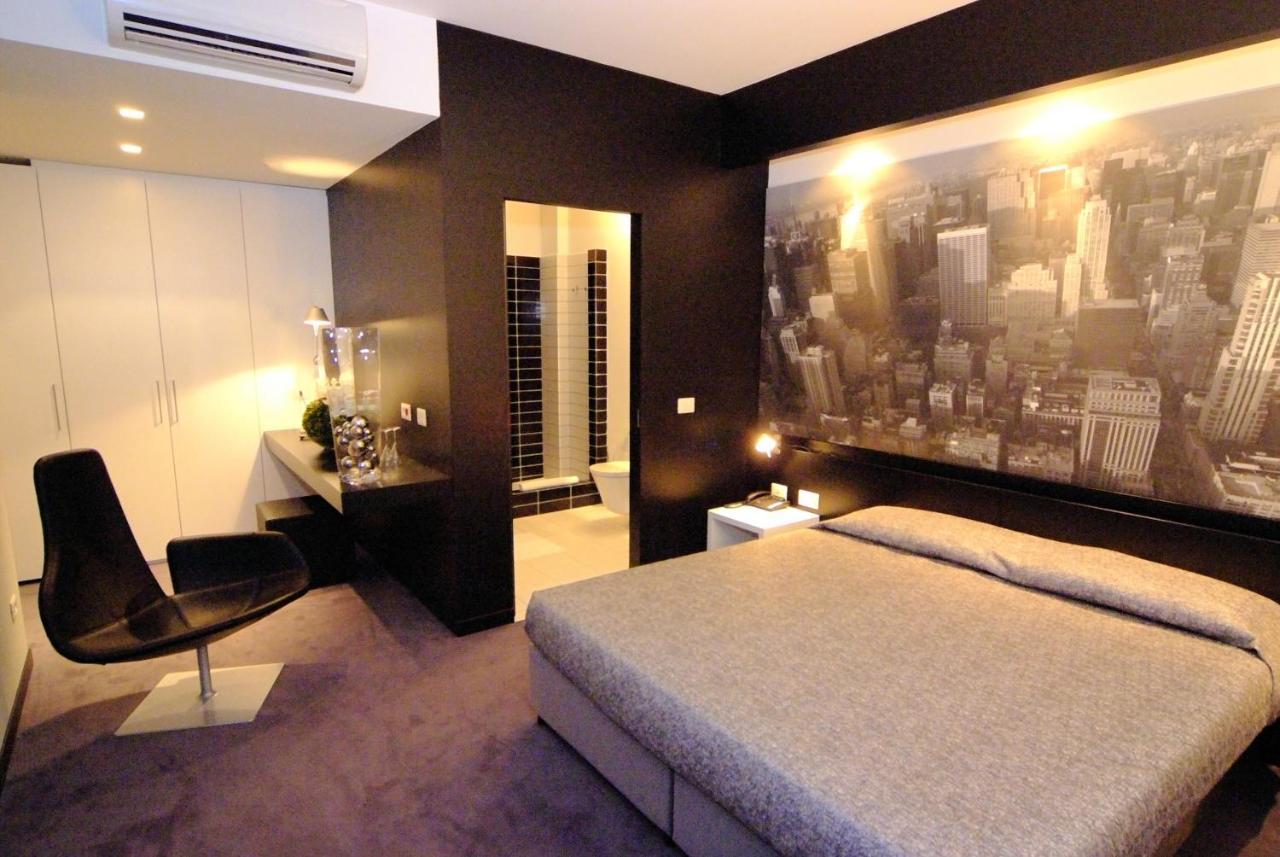 Design Suite Tirano Luaran gambar