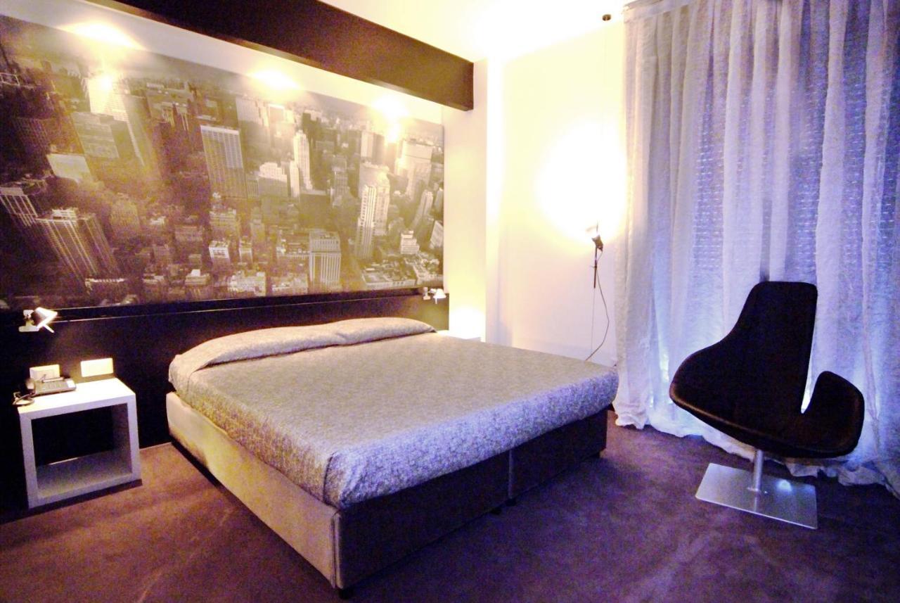 Design Suite Tirano Luaran gambar