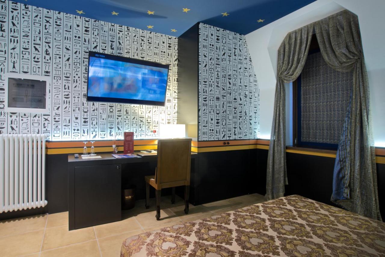 Design Suite Tirano Luaran gambar