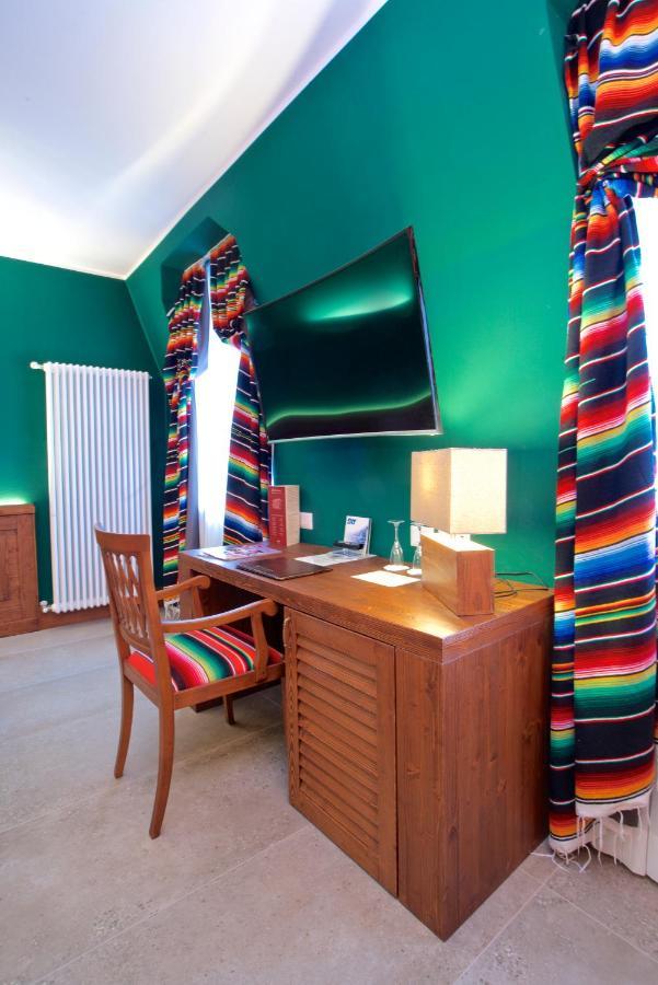 Design Suite Tirano Luaran gambar