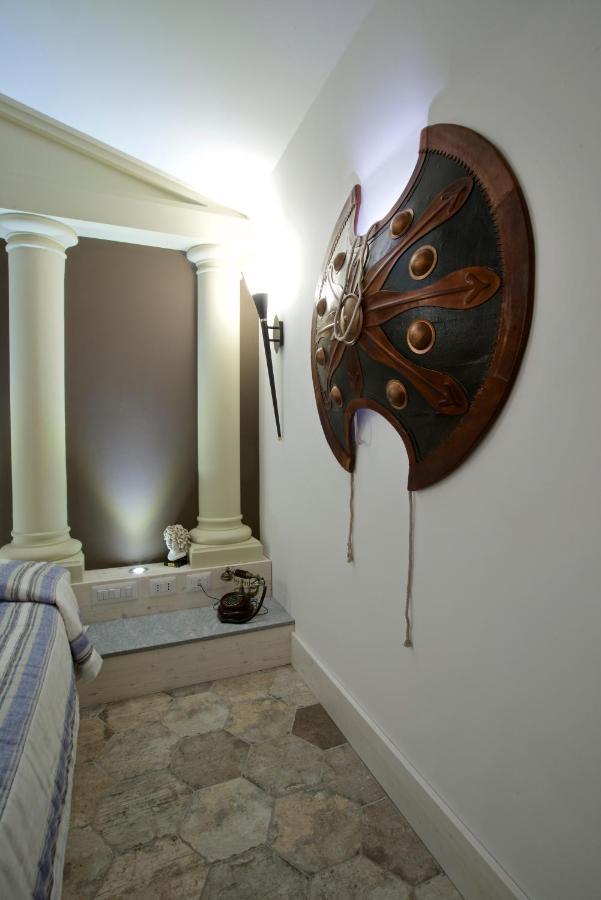 Design Suite Tirano Luaran gambar