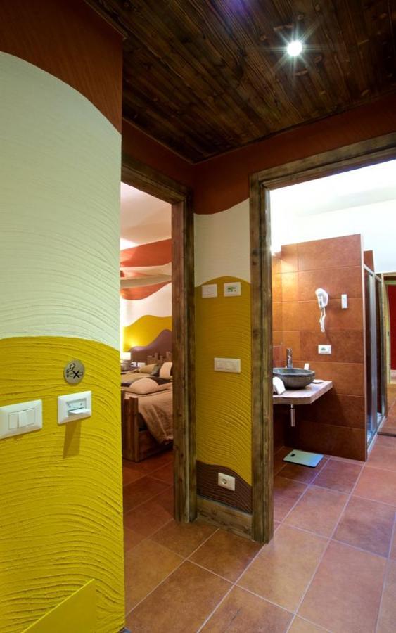 Design Suite Tirano Luaran gambar