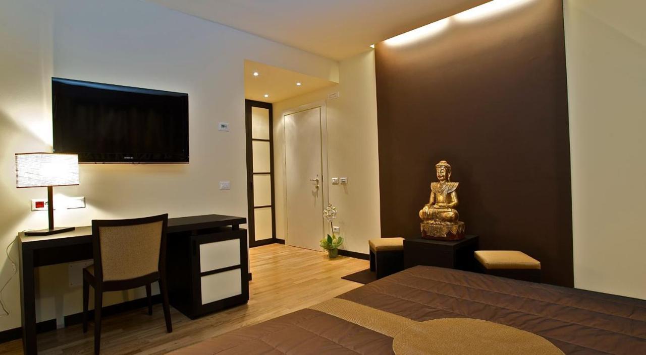Design Suite Tirano Luaran gambar