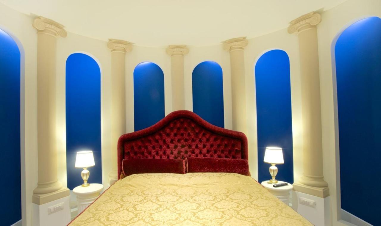 Design Suite Tirano Luaran gambar