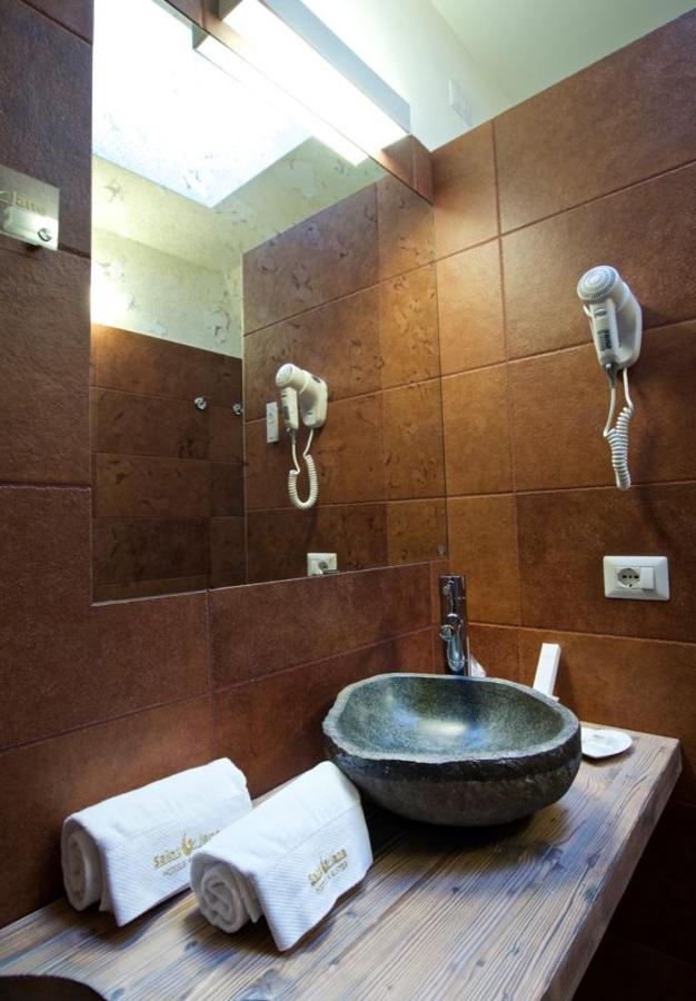 Design Suite Tirano Luaran gambar