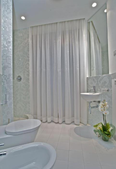 Design Suite Tirano Luaran gambar
