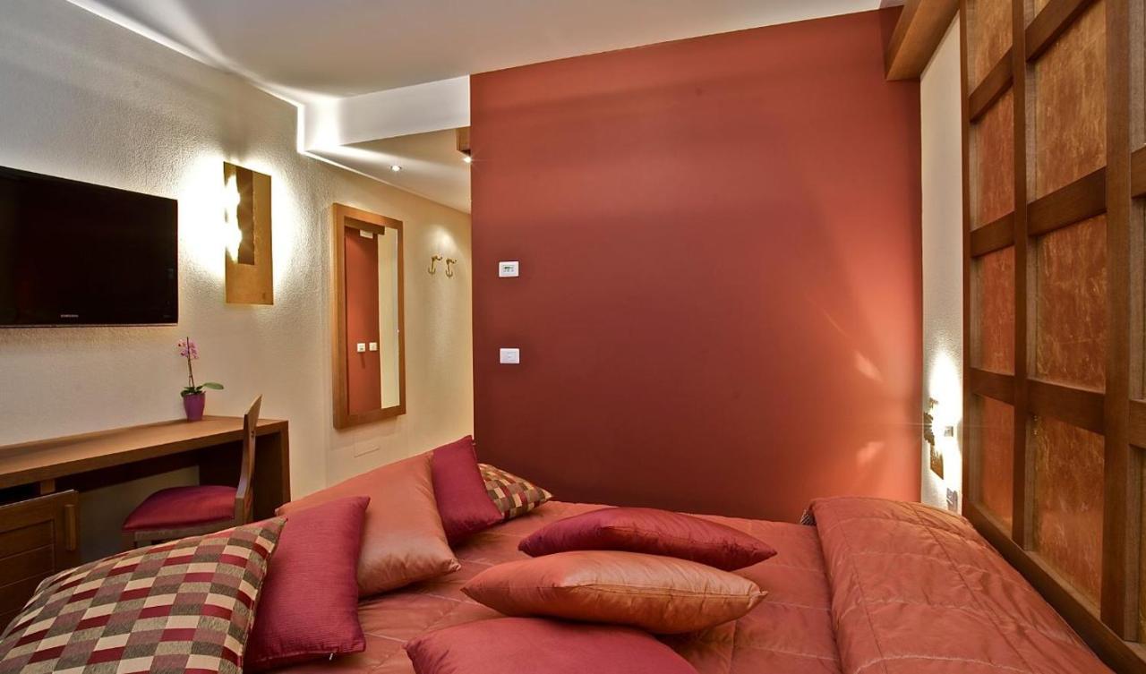 Design Suite Tirano Luaran gambar