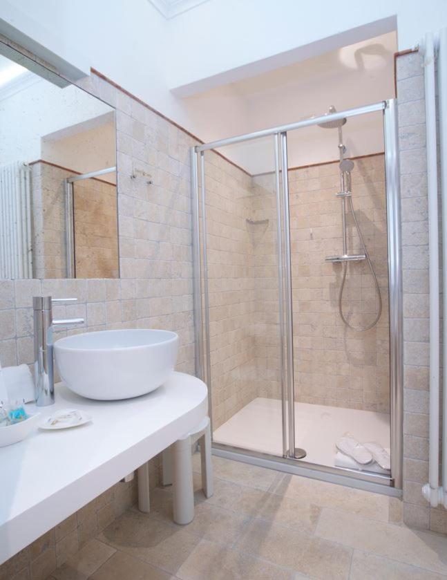 Design Suite Tirano Luaran gambar