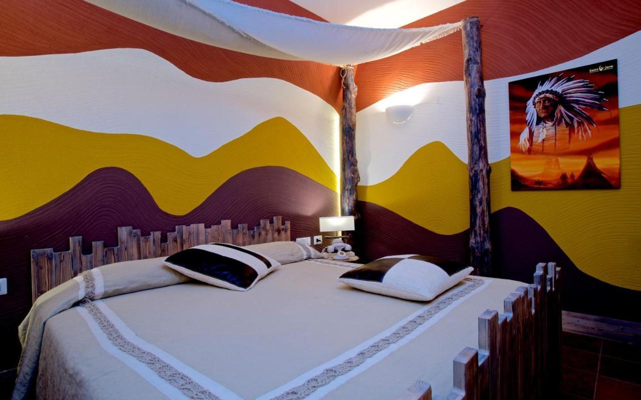 Design Suite Tirano Luaran gambar