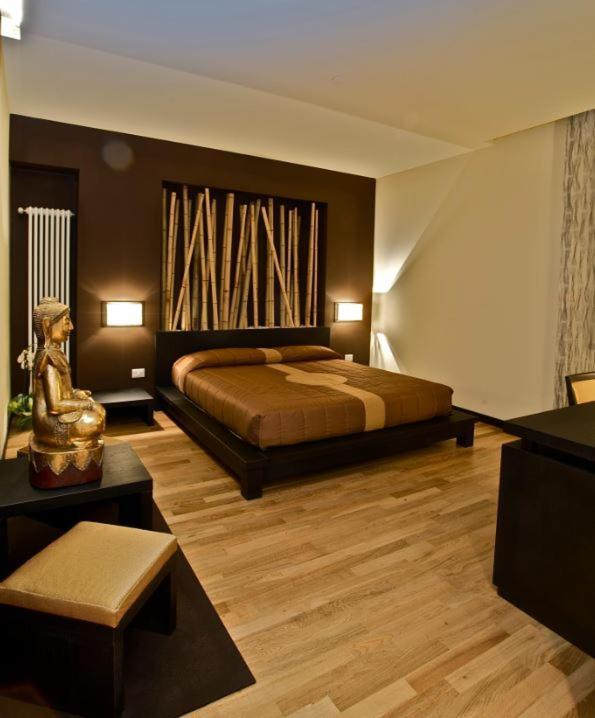 Design Suite Tirano Luaran gambar