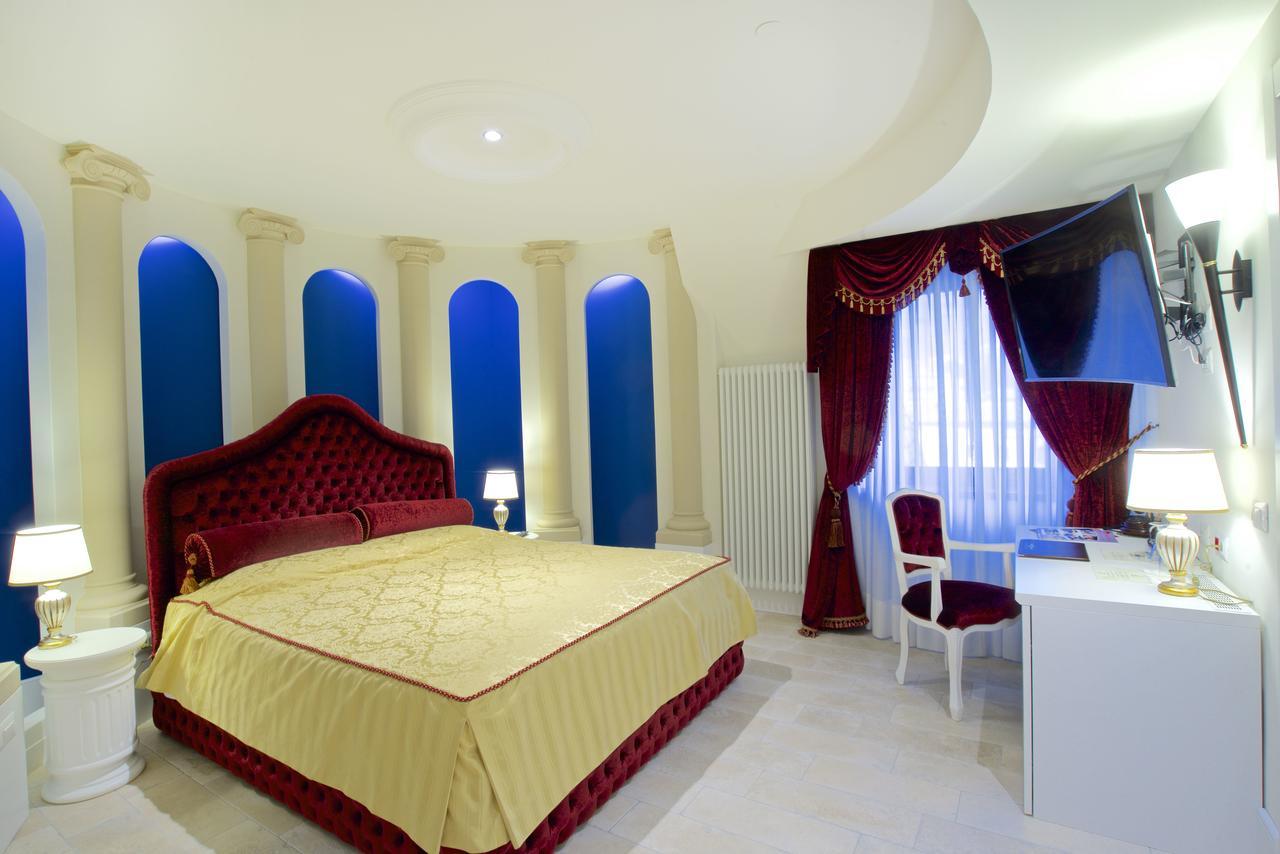 Design Suite Tirano Luaran gambar