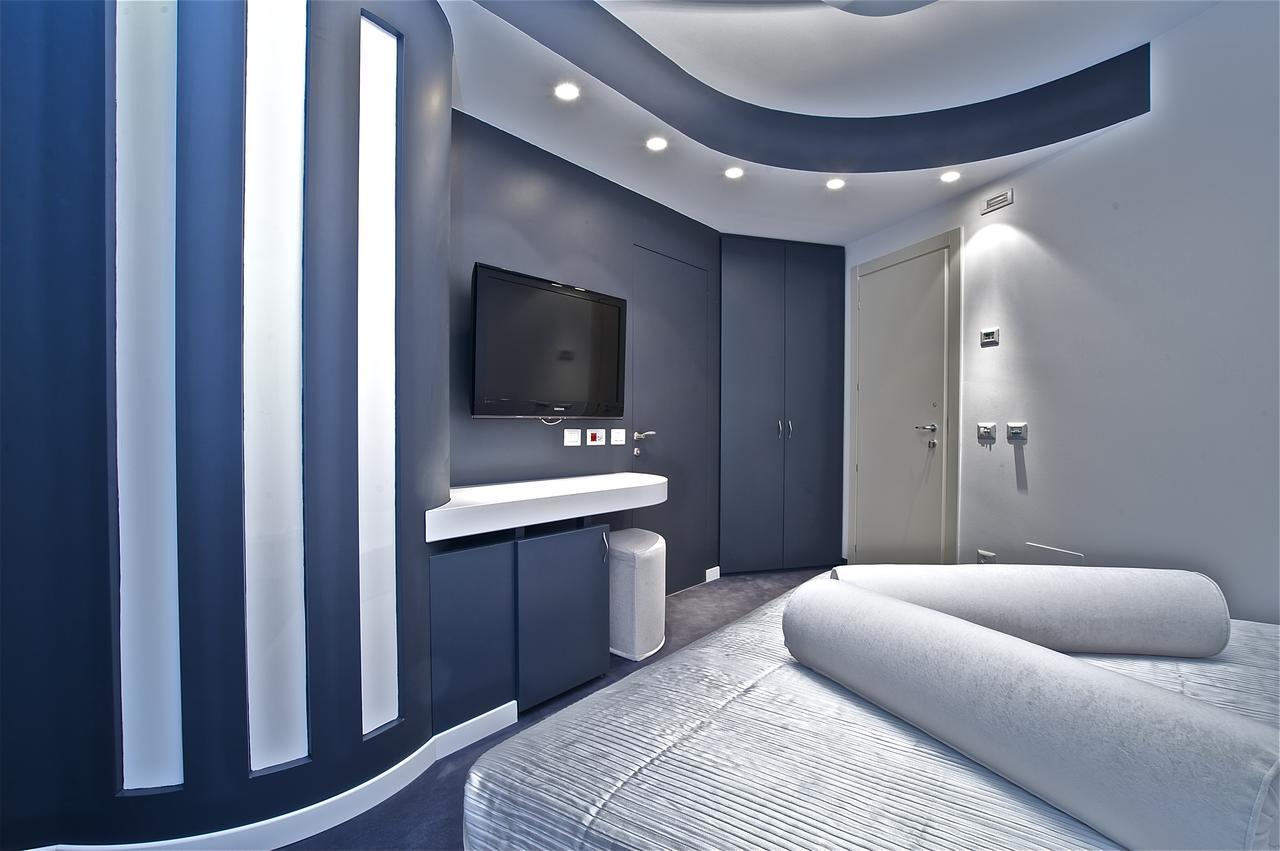 Design Suite Tirano Luaran gambar