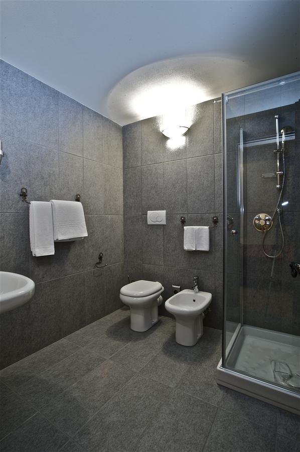 Design Suite Tirano Luaran gambar
