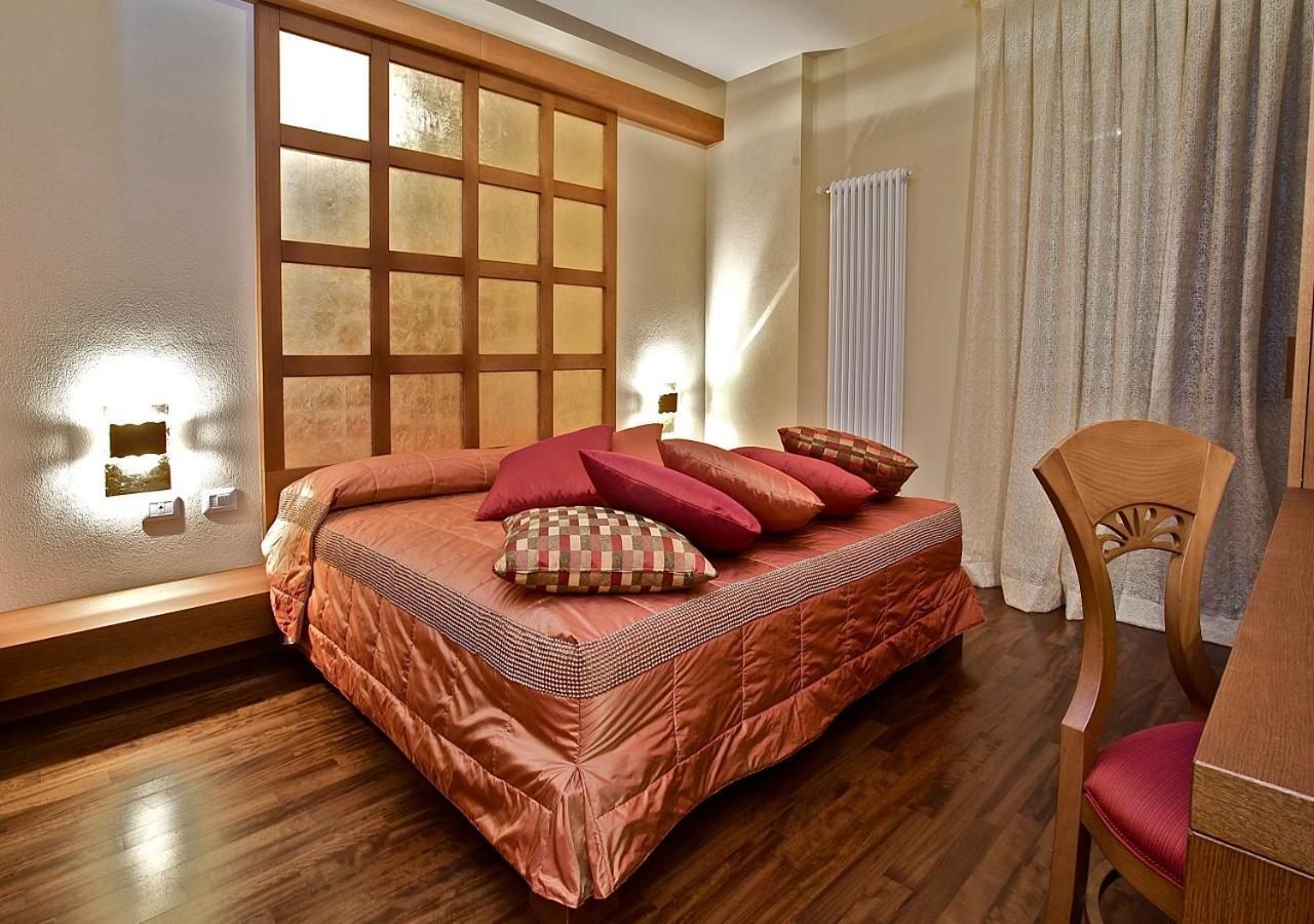 Design Suite Tirano Luaran gambar